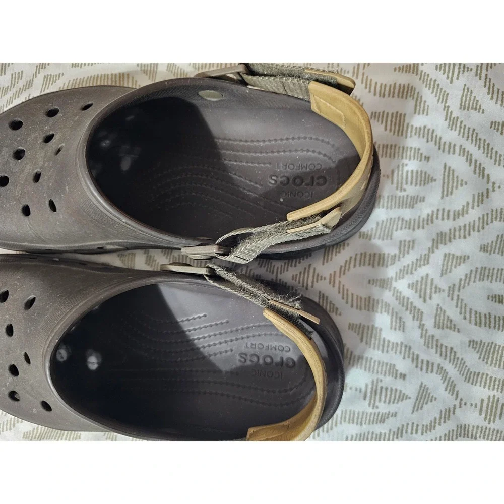 Crocs Classic All-Terrain Clogs Mens 11 Espresso Khaki Adjustable Strap 206340